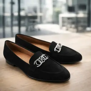 Loafer schwarz mit eleganter Silberdeko